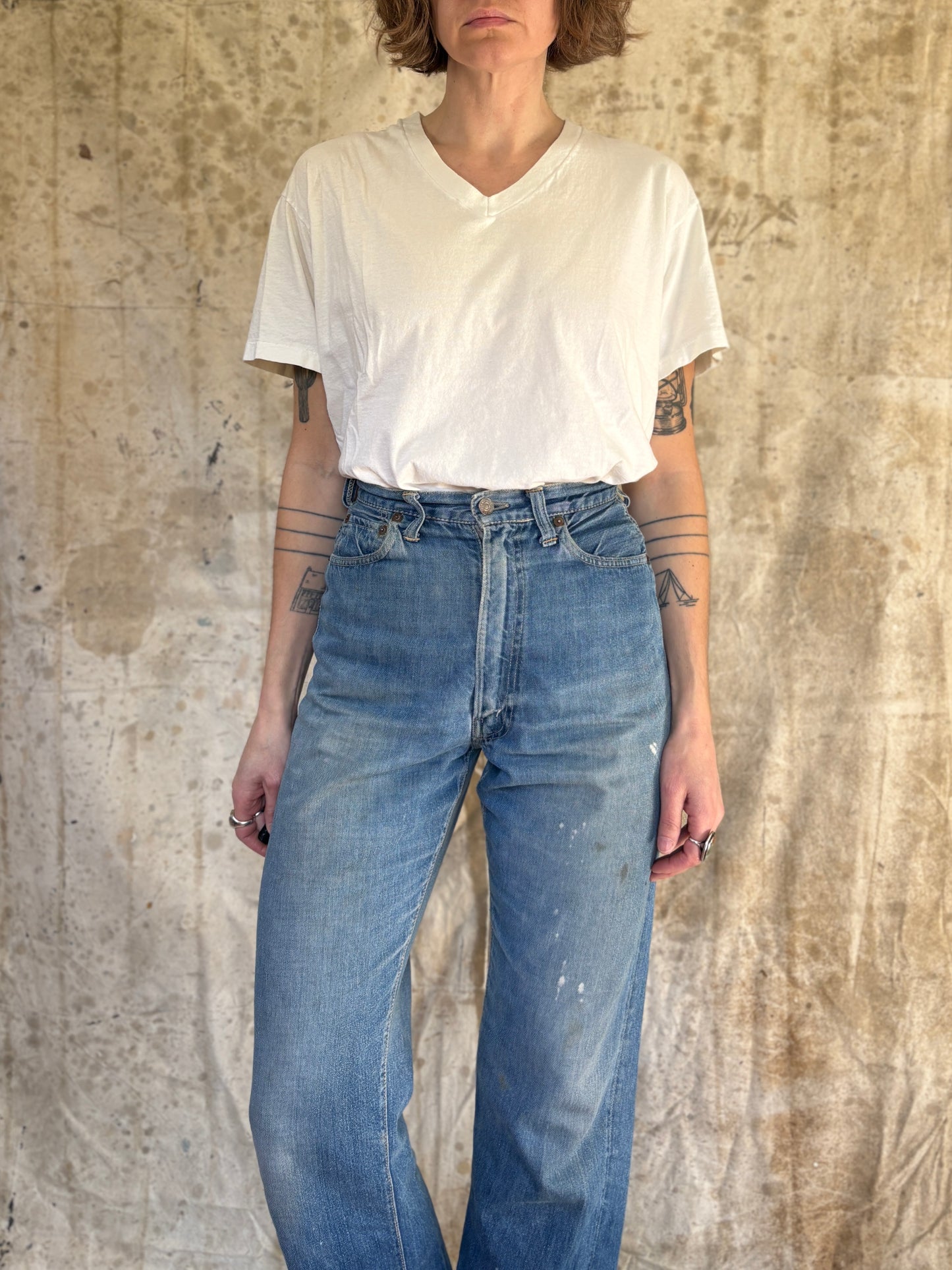 Vintage 90s Hanes Blank White V-neck Tee