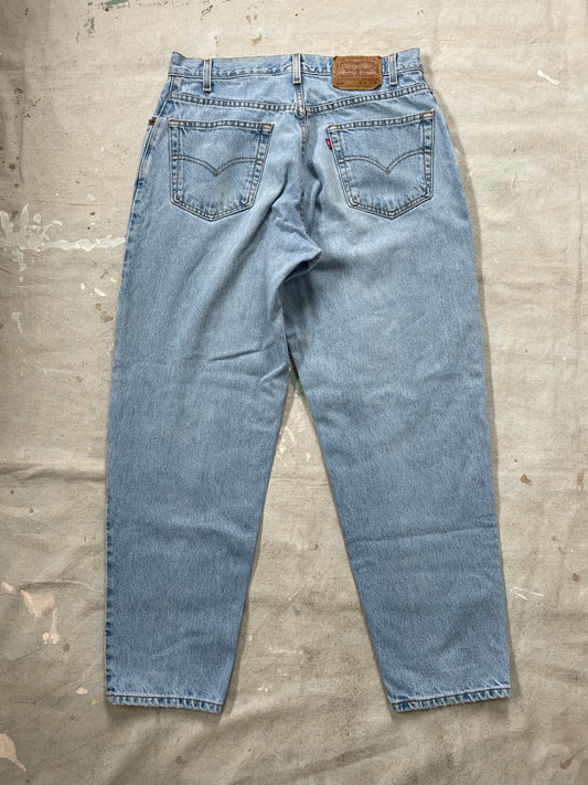 90s Levi’s 560 Tapered Jeans