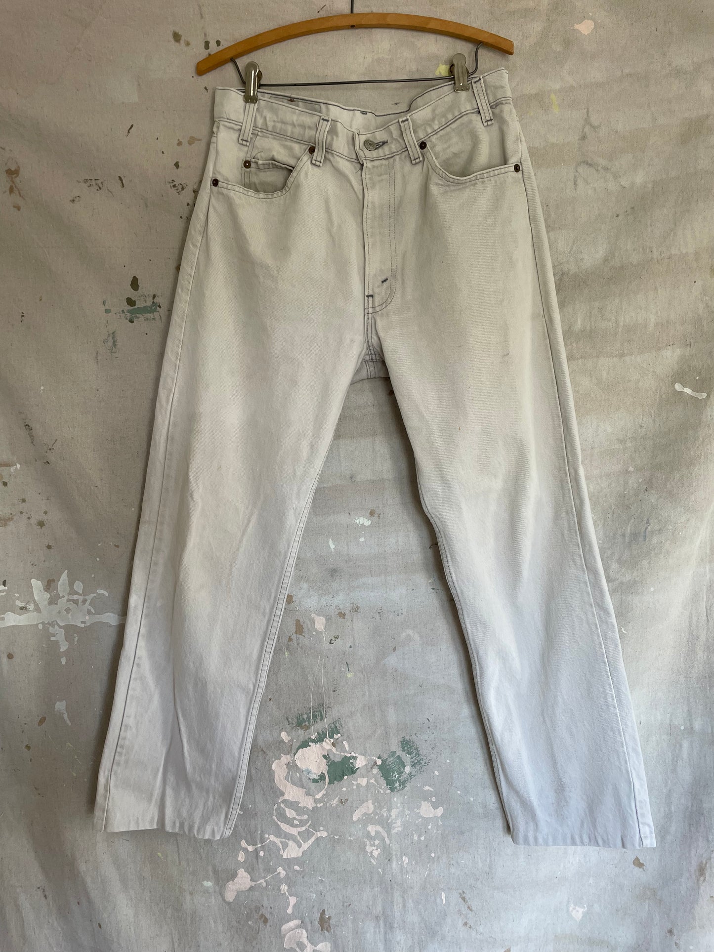 90s Pale Gray Levi’s Jeans