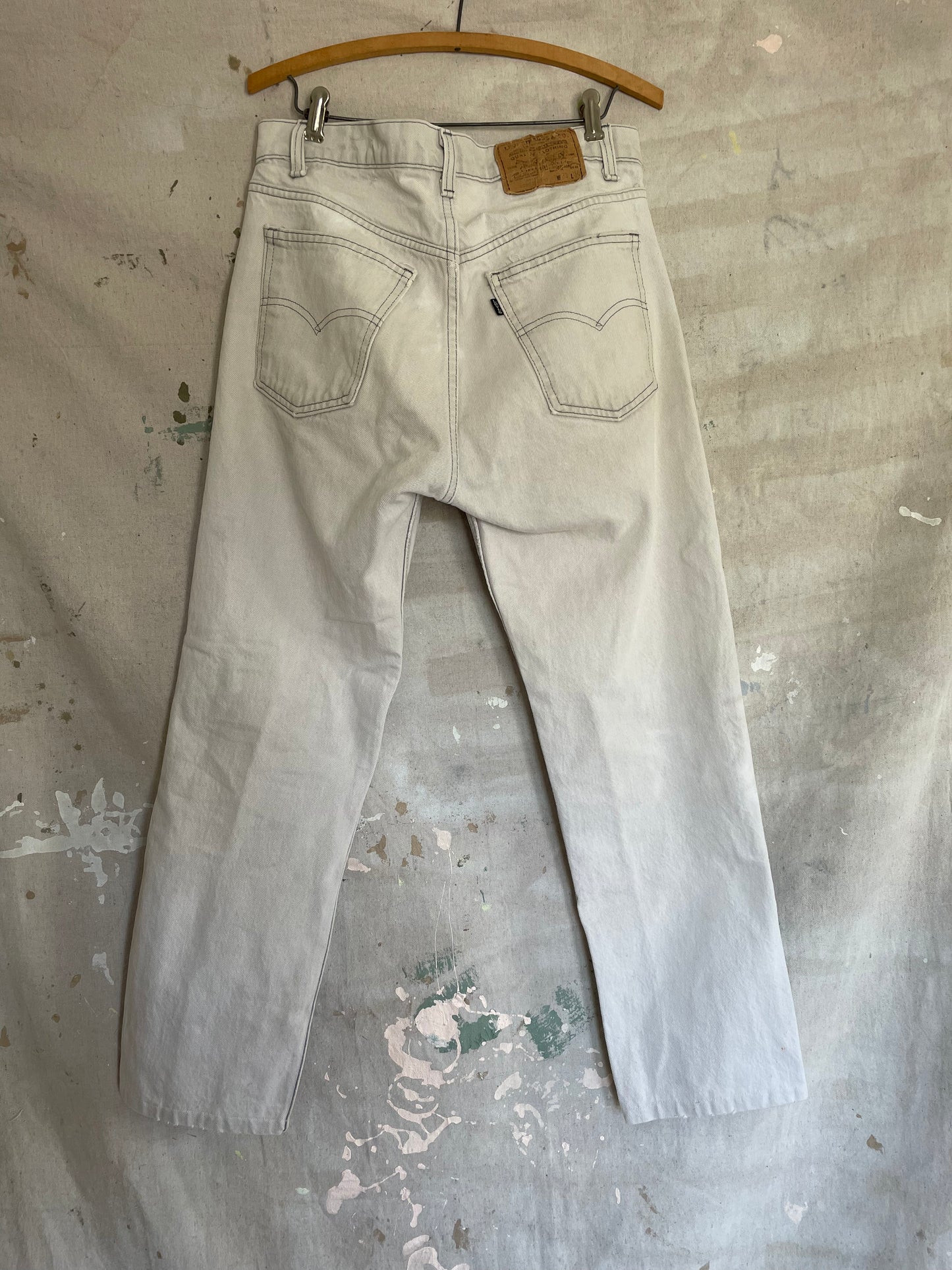 90s Pale Gray Levi’s Jeans