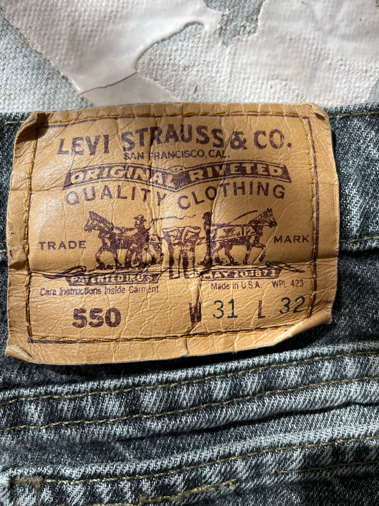 90s Faded Black Levi’s 550 Jeans